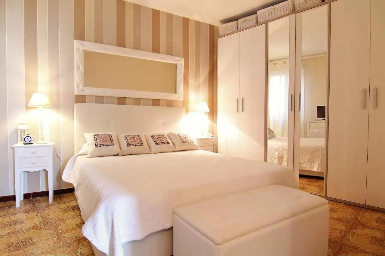 Chocolat: A 1 Minuto De La Playa Apartment Sitges Spain